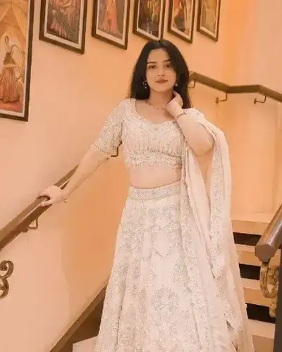Escort Mehnagar